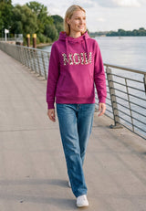 salzhaut - SÜNN - MOIN Leo Damen Hoodie Tailliert - adenauer & co - Anker - Basic - 33 - #farbe_Plum-Pink